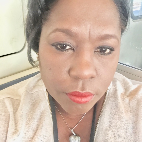 Meet your Posher, Ivis - Picture 1 of 1